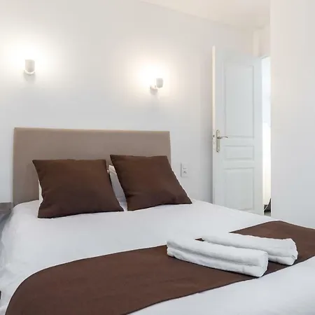 Sleep In City Center * アンティーブ