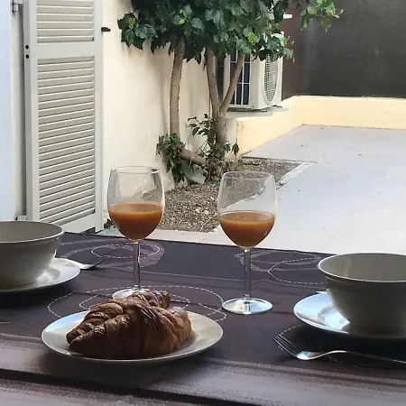 Sleep In City Center Apartment Antibes