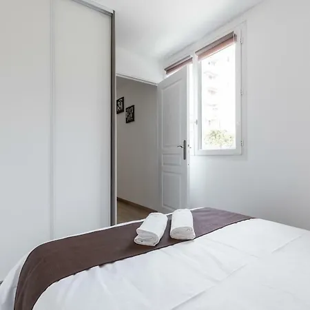 Apartment Sleep In City Center