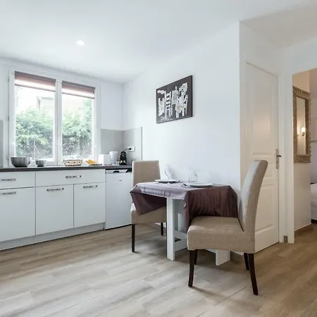 Sleep In City Center Apartment *