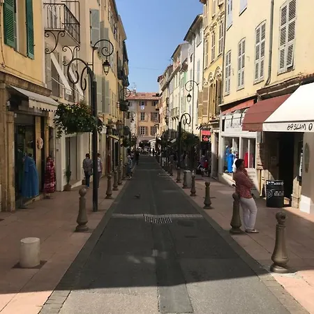 Sleep In City Center Antibes