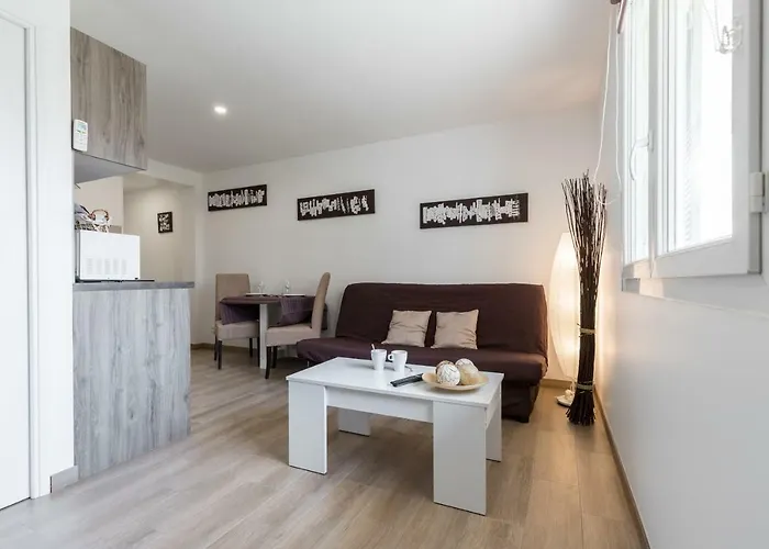 Sleep In City Center Antibes