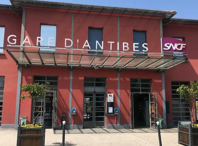 Sleep In City Center Antibes