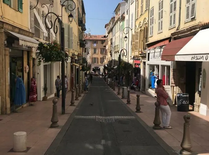 Sleep In City Center Antibes